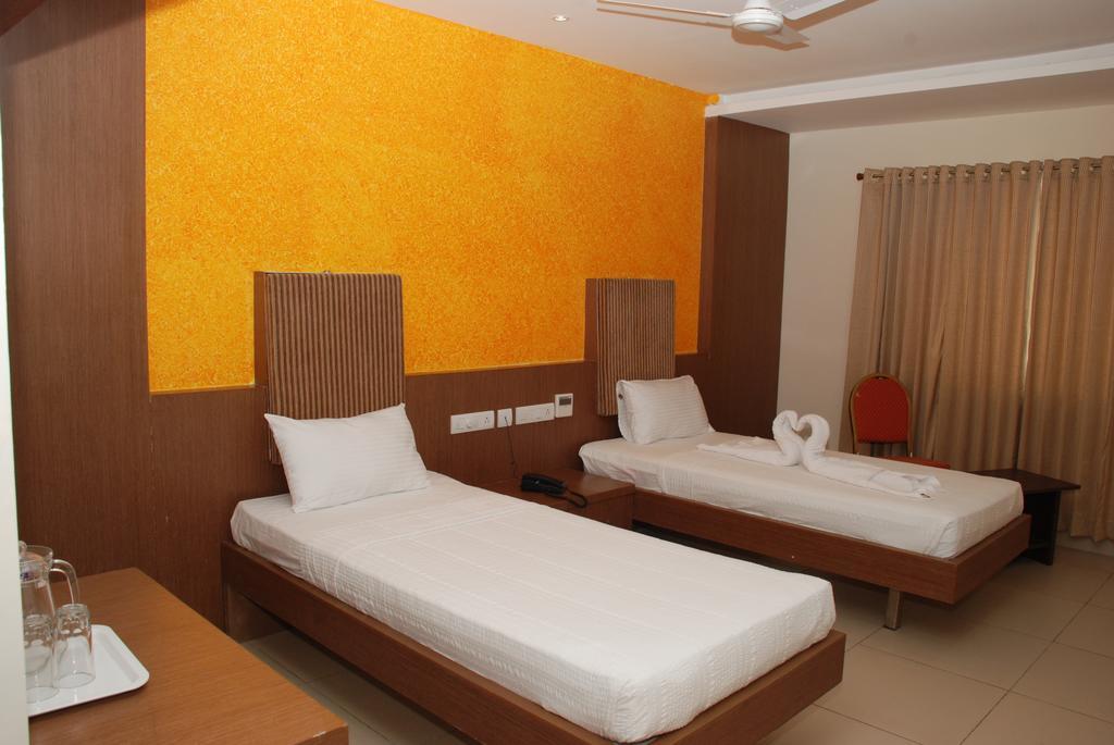 Hotel Pla Amrith Inn Tiruchirappalli Exterior foto