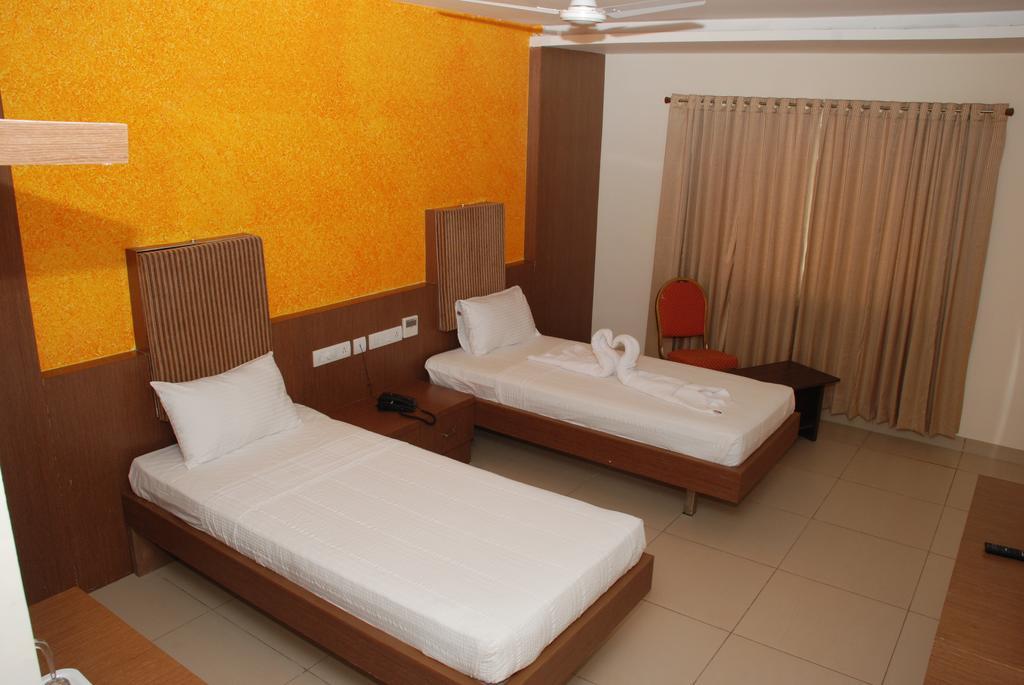 Hotel Pla Amrith Inn Tiruchirappalli Habitación foto