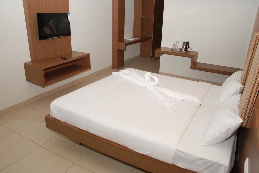 Hotel Pla Amrith Inn Tiruchirappalli Exterior foto